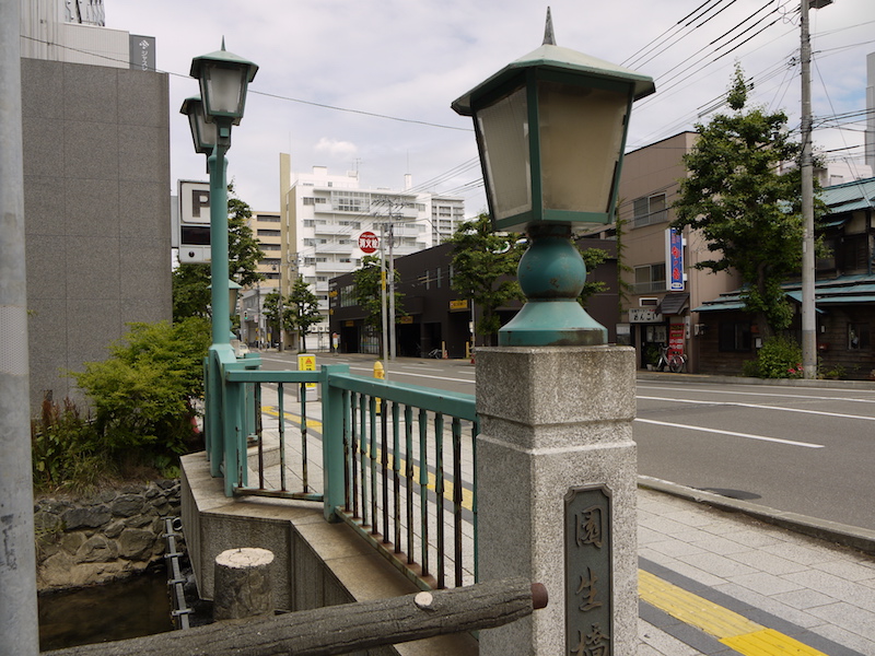 園生橋(札幌市中央区) 高欄と橋灯(2)
