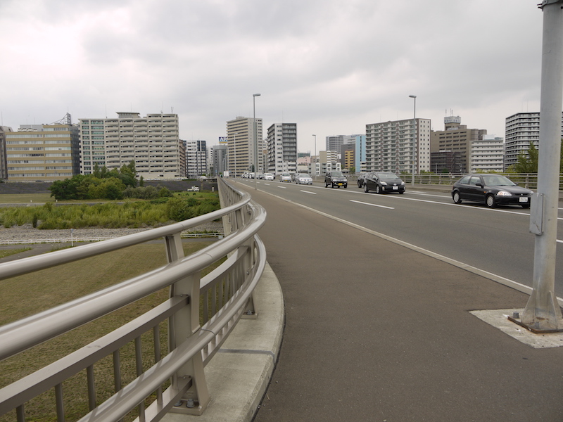 南七条大橋(札幌市中央区・豊平区) 終点左側から撮影した南7条・米里通(1)