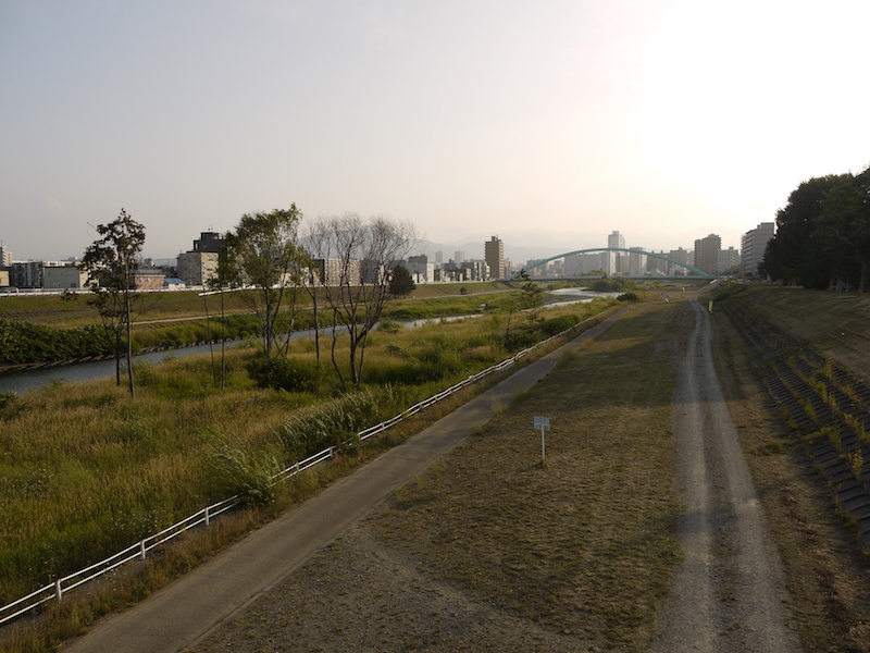 東橋(北海道札幌市中央区・白石区) 橋からの眺望(上流側)(1)