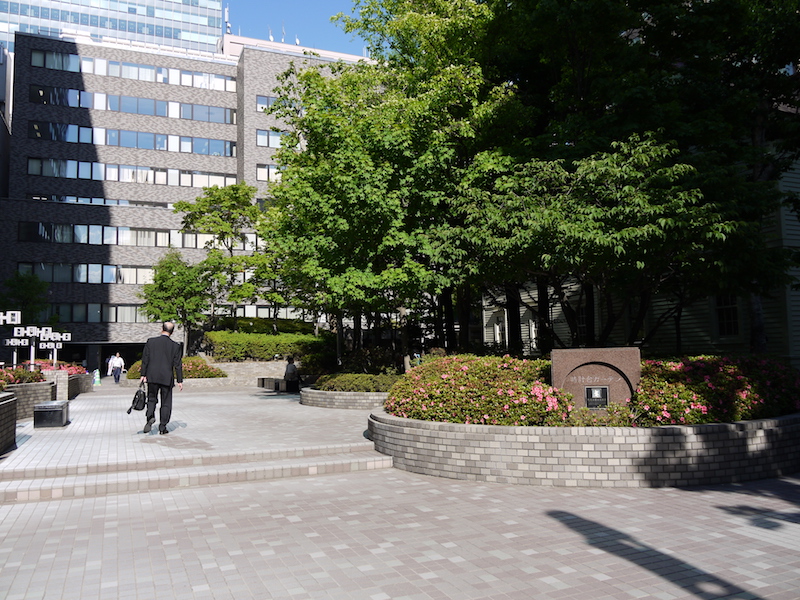 札幌市時計台(旧札幌農学校演武場) 時計台横の時計台ガーデン