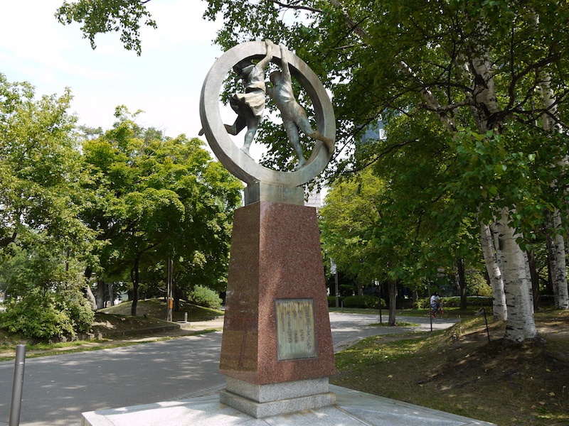 中島公園 彫刻「のびゆく子等」