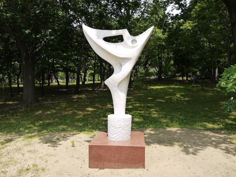 中島公園 彫刻「鶴の舞」