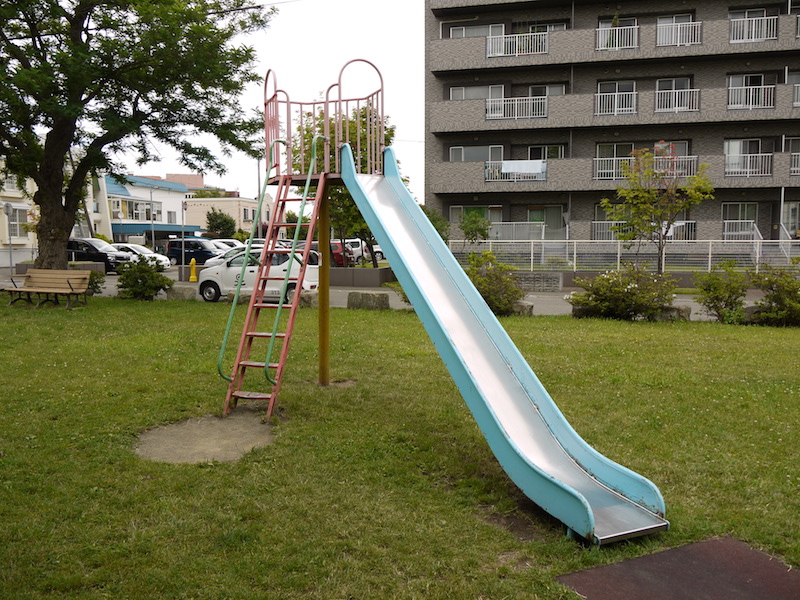 平岸みはらし公園(札幌市) 遊具詳細 滑り台
