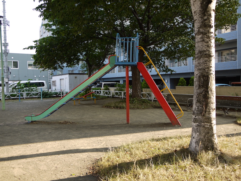 北2条こぶし公園(札幌市) 遊具詳細 滑り台