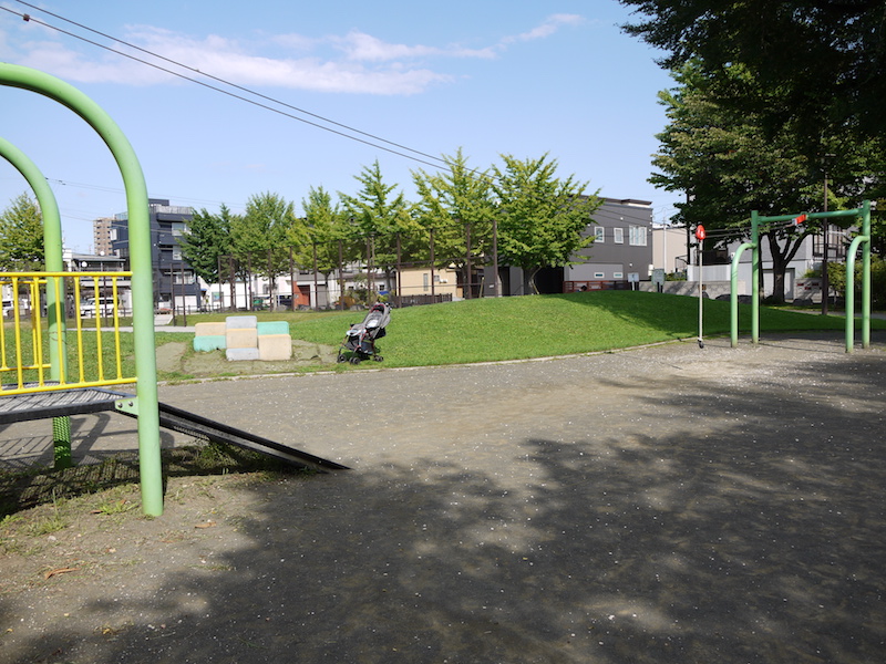 ときわぎ公園(札幌市) コンビネーション遊具(滑り台+ロープウェイ+クライミング)(4)