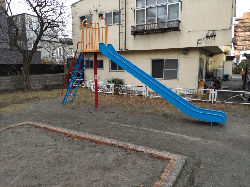 南16条くりの木公園(札幌市) 滑り台