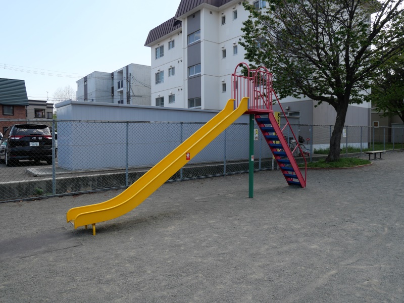 旭山ちびっこ公園(札幌市) 滑り台