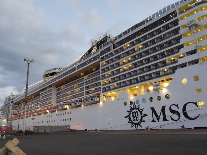 MSCスプレンディダ 室蘭港 2018/11/01(3)